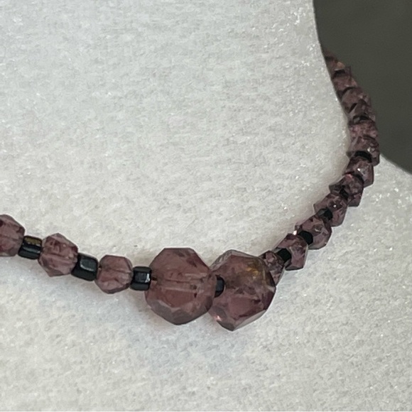 Vintage Victorian Amethyst Hand Cut Glass Choker - Picture 5 of 10